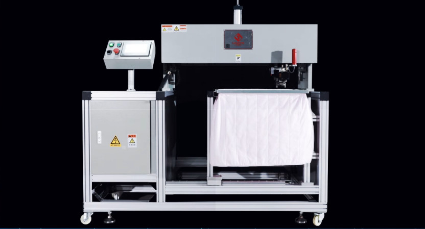 Automatyczna wydajna maszyna do produkcji filtrów powietrza o mocy 1,5 kW do pasków dekoracyjnych