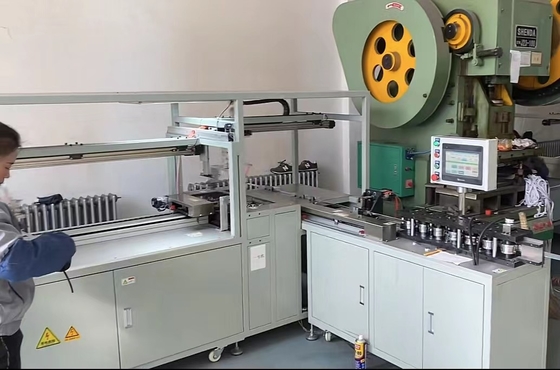 Silna praktyczność Maszyna do produkcji filtrów powietrza 220 V Standard CE